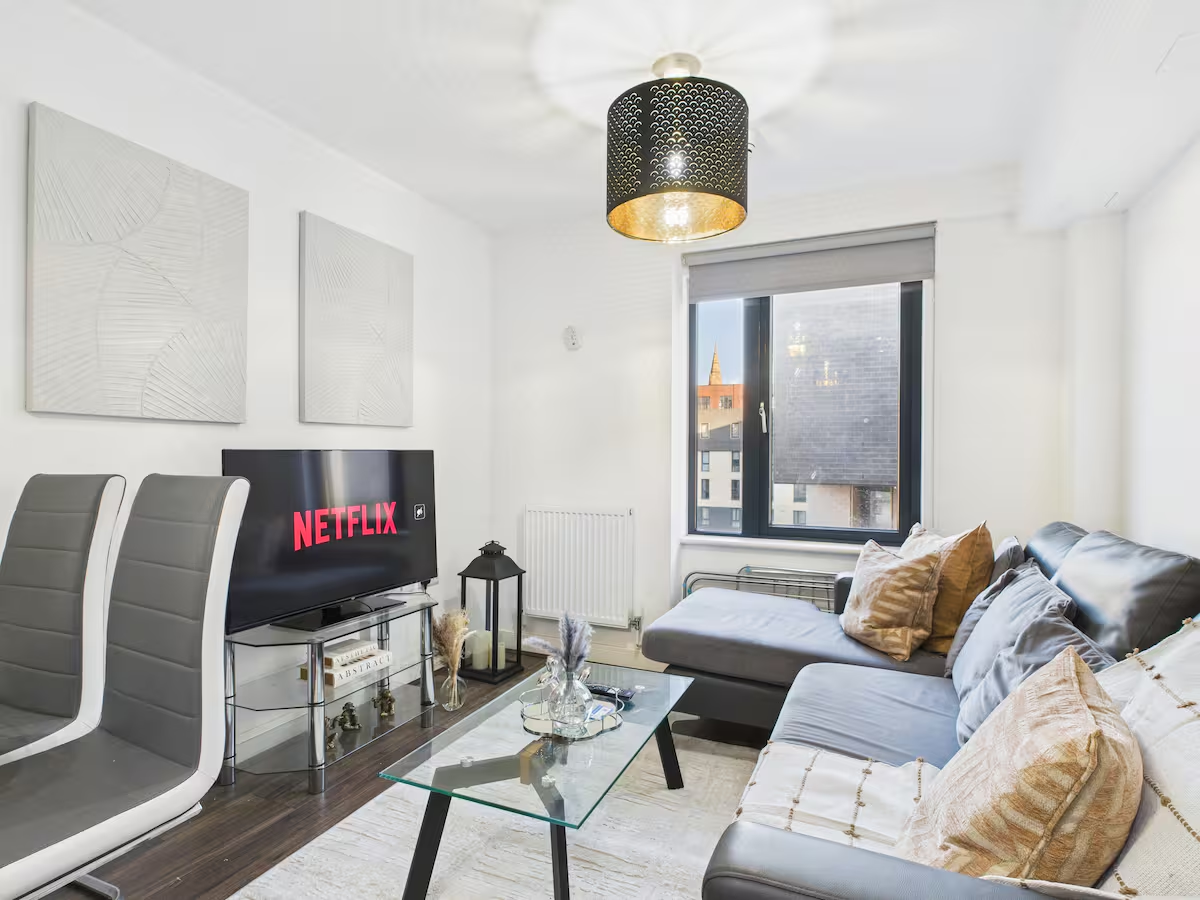 Contractor Accommodation vs Hotels: Which Is Better for Project Teams?